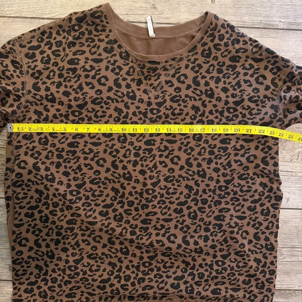 Z Supply Leopard Print Long Sleeve Crewneck Sweatshirt Top Women's Medium - Picture 8 of 8